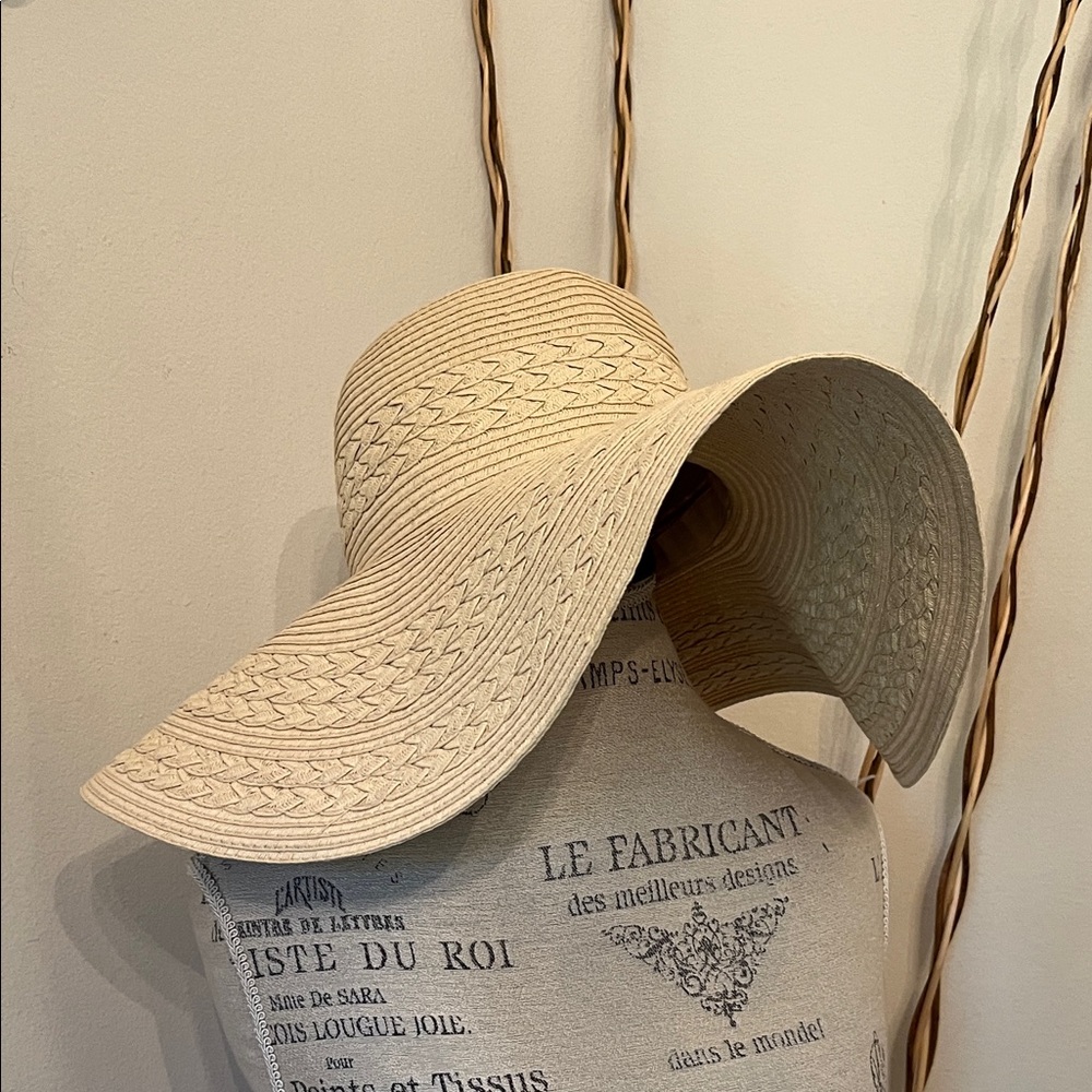 Altar’d State Cream Floppy Sun Hat